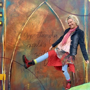 The Artsy Life of Holly Dean